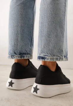 Czarne Sneakersy VICES Ozdobione Gwiazdą i Błyszczącą Wstawką Oranatta