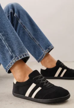 Czarne Sneakersy w Stylu Barefoot z Szerokim Noskiem z Imitacji Zamszu Ozdobione Paskami Canne