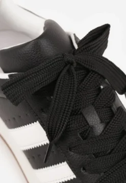 Czarne Sneakersy w Stylu Kultowych Tenisówek z Ozdobnymi Paskami Marazea
