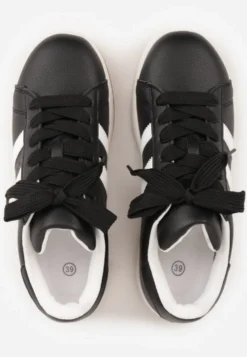 Czarne Sneakersy w Stylu Kultowych Tenisówek z Ozdobnymi Paskami Marazea