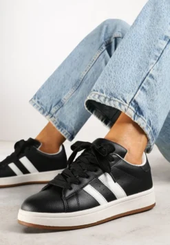 Czarne Sneakersy w Stylu Kultowych Tenisówek z Ozdobnymi Paskami Marazea