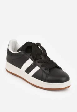 Czarne Sneakersy w Stylu Kultowych Tenisówek z Ozdobnymi Paskami Marazea