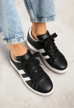 Czarne Sneakersy w Stylu Kultowych Tenisówek z Ozdobnymi Paskami Marazea