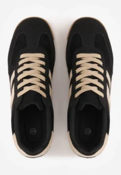 Czarne Sneakersy w Stylu Retro z Panelami z Imitacji Zamszu i Przeszyciami na Cholewce Scarfia