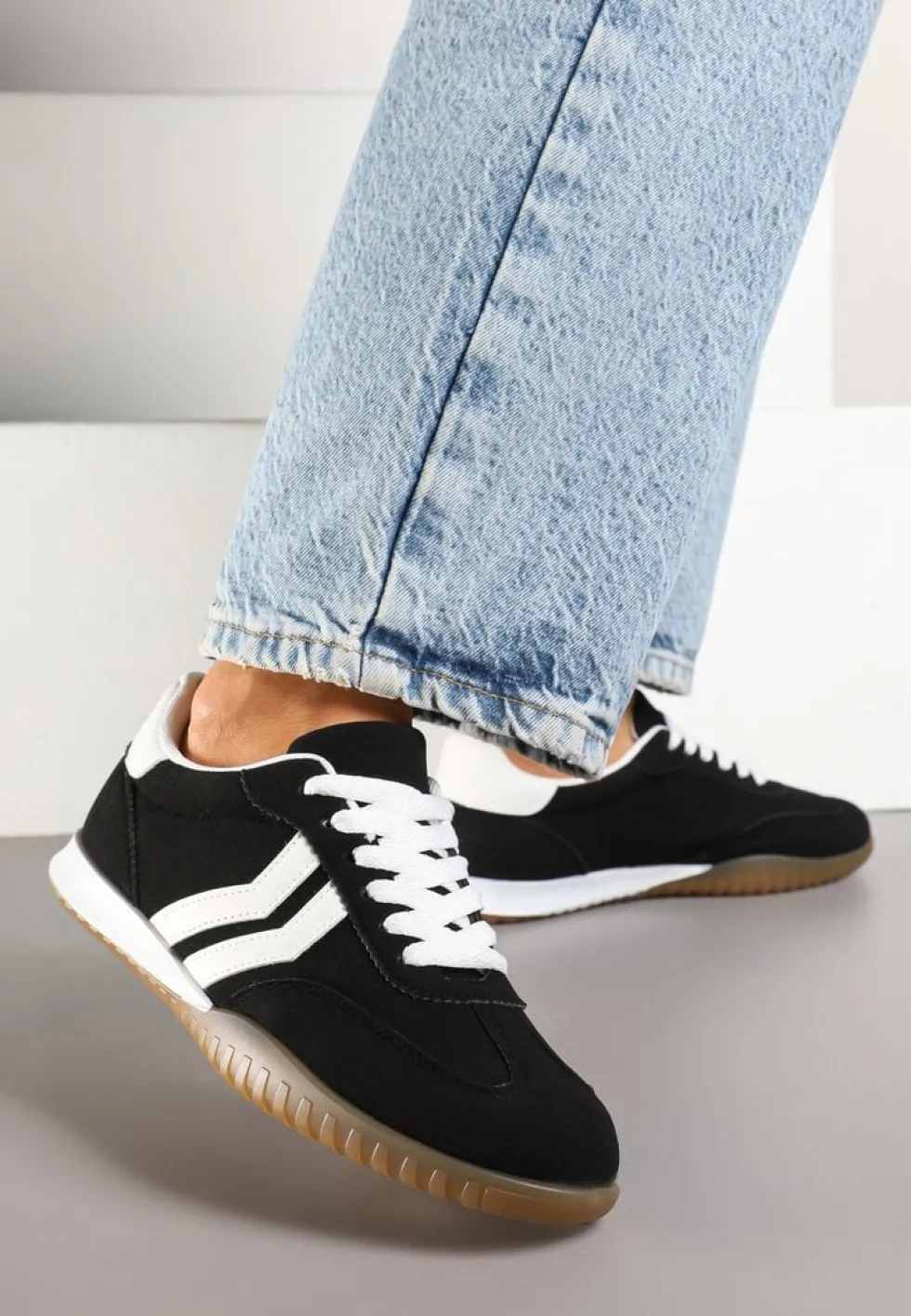 Czarne Sneakersy w Stylu Tenisówek z Paskami na Boku Cholewki Aitoria