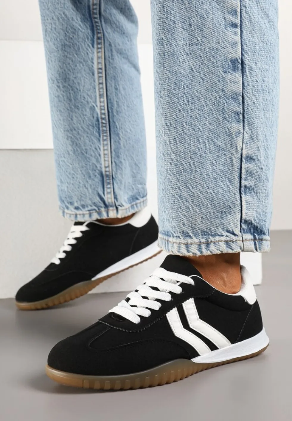 Czarne Sneakersy w Stylu Tenisówek z Paskami na Boku Cholewki Aitoria