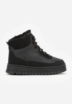 Czarne Sneakersy w Stylu Traperów na Platformie Ewedora