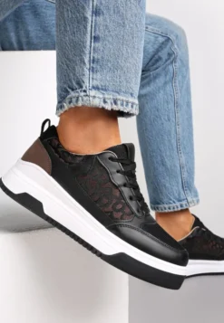 Czarne Sneakersy Zdobione Wstawką Lerijane