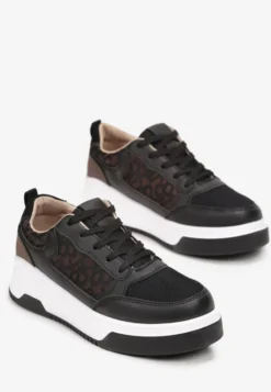 Czarne Sneakersy Zdobione Wstawką Lerijane