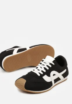 Czarne Sneakersy z Geometrycznym Wzorem Arnenta