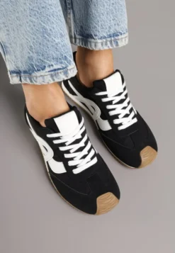 Czarne Sneakersy z Geometrycznym Wzorem Arnenta
