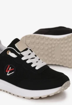 Czarne Sneakersy z Haftowaną Naszywką i Metaliczną Wstawką Elnara