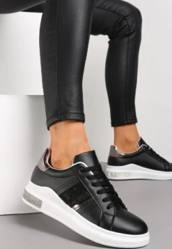 Czarne Sneakersy z Imitacji Skóry z Metalicznym Akcentem i Cyrkoniami Evadine