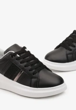 Czarne Sneakersy z Imitacji Skóry z Metalicznym Akcentem i Cyrkoniami Evadine