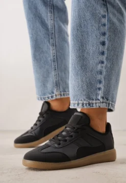 Czarne Sneakersy z Ozdobnymi Przeszyciami przed Kostkę Redala