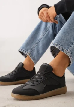 Czarne Sneakersy z Ozdobnymi Przeszyciami przed Kostkę Redala