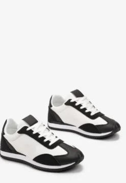 Czarne Sneakersy z Ozdobnymi Wstawkami Fania