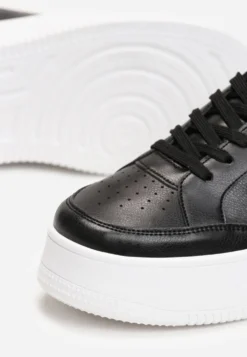 Czarne Sneakersy z Perforacją na Platformie Treresa