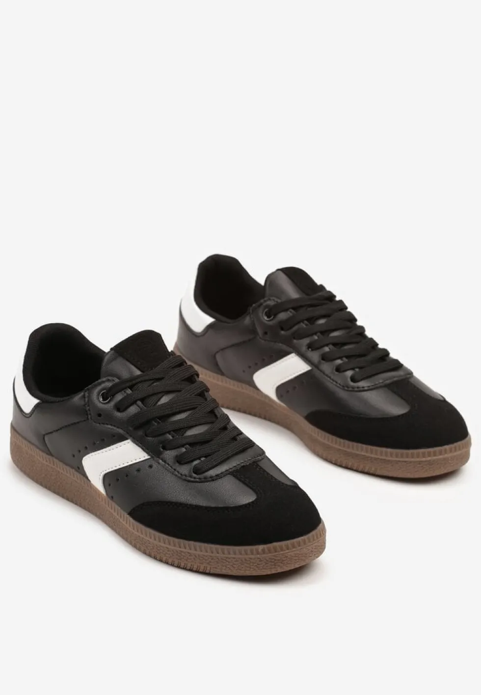 Czarne Sneakersy z Perforacją w Stylu Tenisówek Olirielis