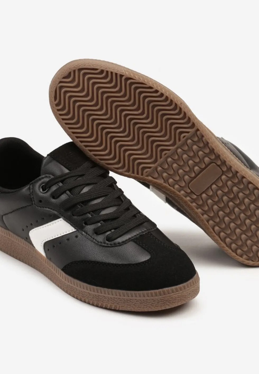 Czarne Sneakersy z Perforacją w Stylu Tenisówek Olirielis