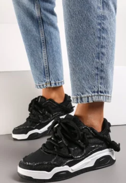 Czarne Sneakersy z Perforacją i Materiałowymi Wstawkami z Ozdobnym Sznurowaniem Luneth