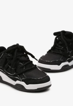 Czarne Sneakersy z Perforacją i Materiałowymi Wstawkami z Ozdobnym Sznurowaniem Luneth