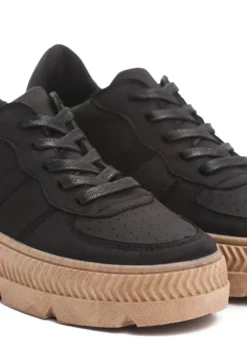 Czarne Sneakersy z Perforacją na Żłobionej Podeszwie Riparian Rights