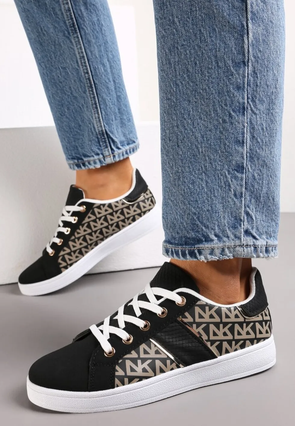 Czarne Sneakersy z Printem Casica