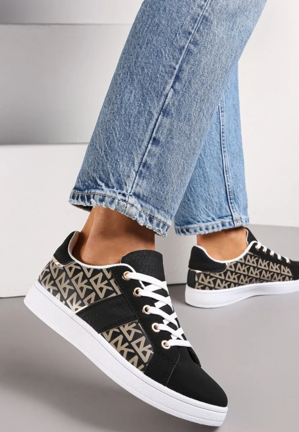 Czarne Sneakersy z Printem Casica