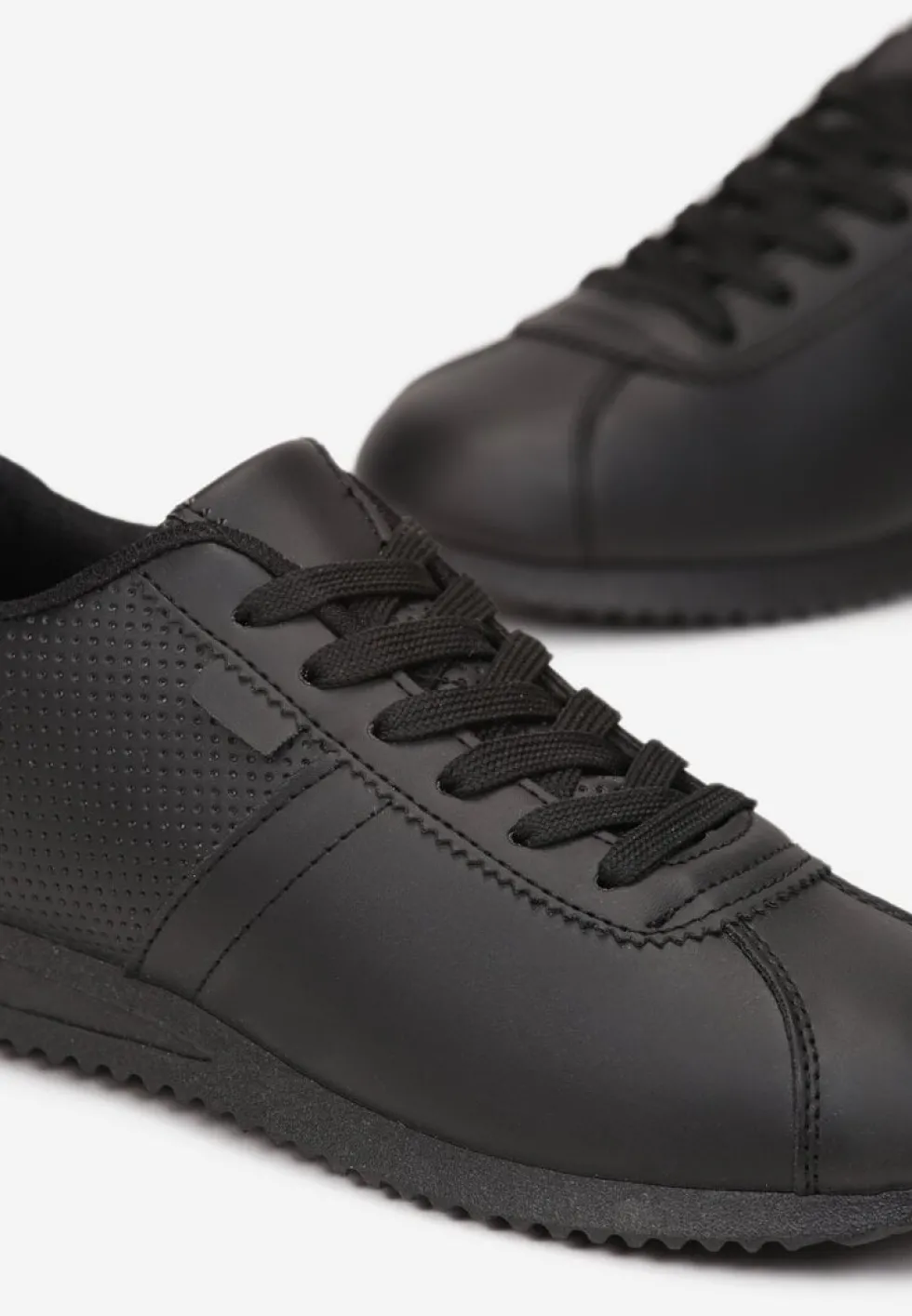 Czarne Sneakersy z Przeszyciami Phyrise