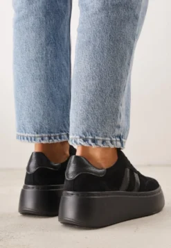 Czarne Sneakersy z Zamszu Naturalnego na Platformie ze Skórzaną Wkładką Rionelle