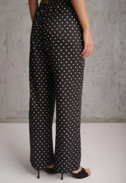Czarne Spodnie Casual Wide Leg High Waist Zdobione Wzorem w Kropki Oceasa