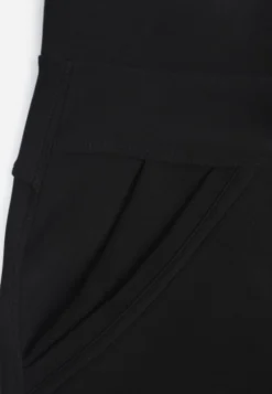 Czarne Spodnie o Fasonie Skinny z Gumką w Pasie i Kieszeniami Rizeena
