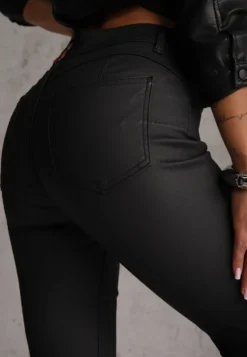 Czarne Spodnie Push-Up Skinny z Woskowanym Matowym Wykończeniem Tarellia