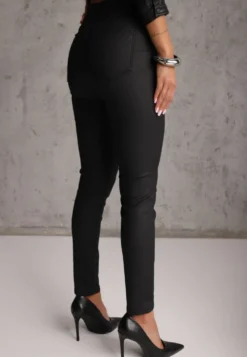Czarne Spodnie Push-Up Skinny z Woskowanym Matowym Wykończeniem Tarellia
