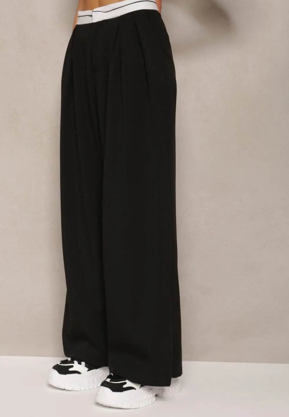 Czarne Spodnie z Wiskozy Palazzo High Waist Zapinane na Suwak Nellieva