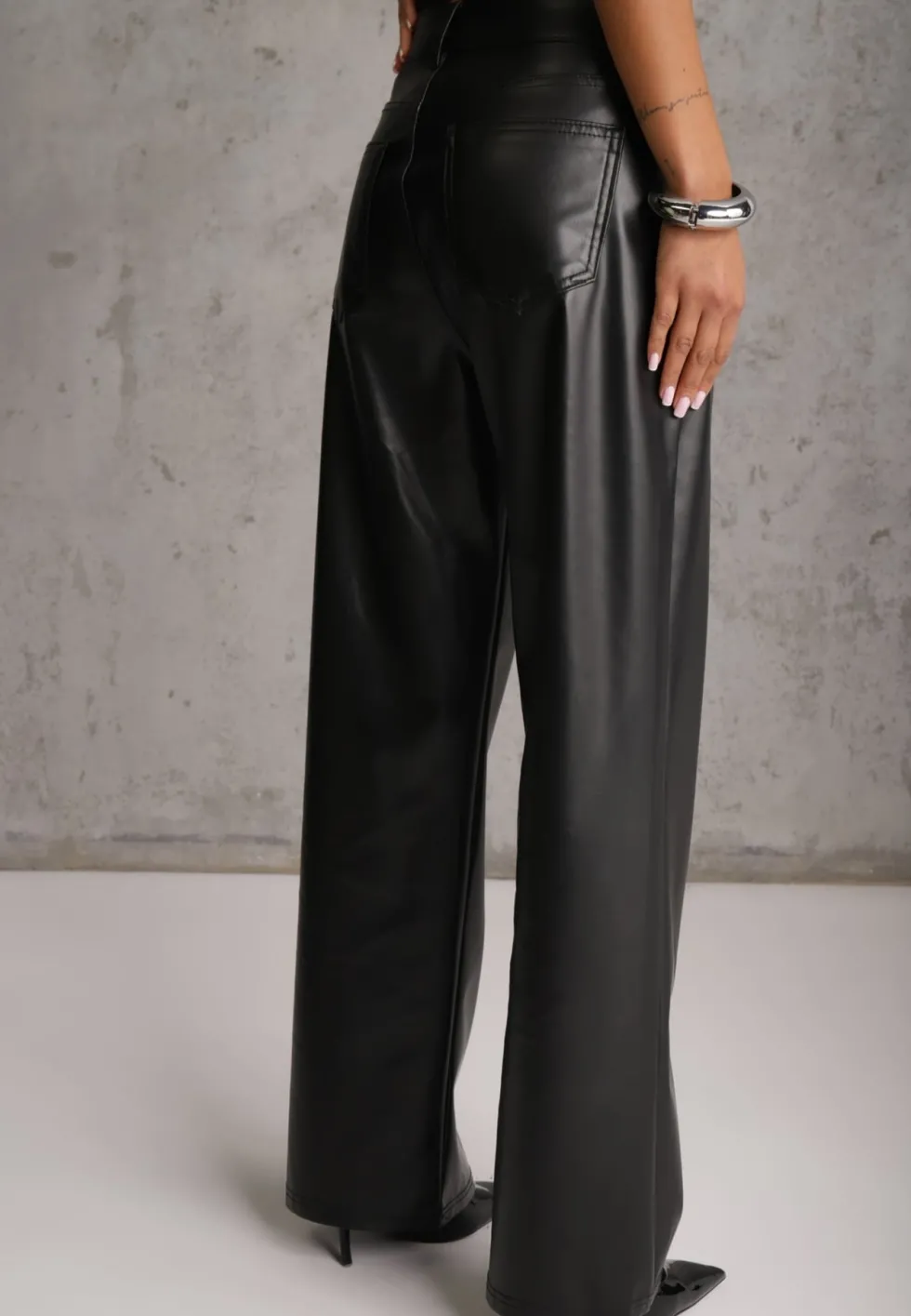 Czarne Szerokie Spodnie High Waist z Imitacji Skóry Enawinn