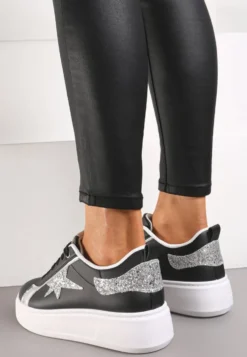 Czarne Sznurowane Sneakersy na Niskiej Platformie z Brokatowymi Wstawkami Cominia