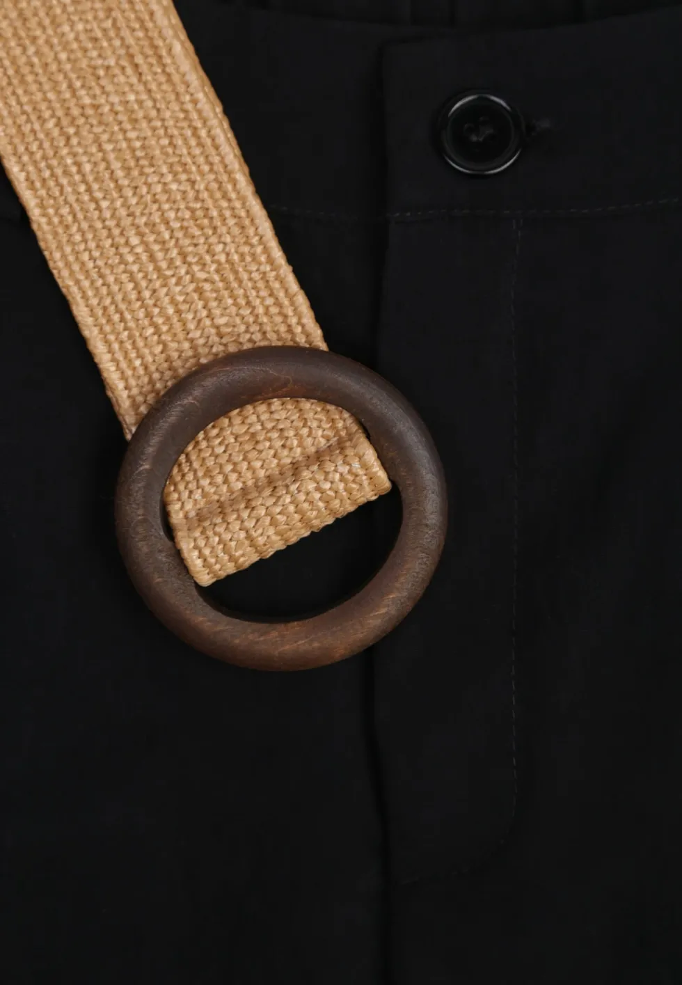 Czarne Szorty Casual z Wiskozą High Waist Ozdobione Paskiem z Plecionki Kailee