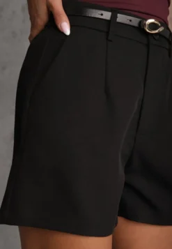 Czarne Szorty High Waist w Eleganckim Stylu z Cienkim Paskiem ze Sprzączką Rissarie