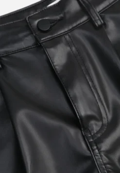 Czarne Szorty Typu Bermudy High Waist Wykonane z Imitacji Skóry Manuela