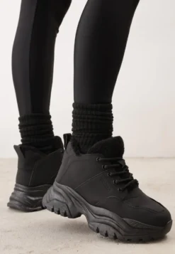 Czarne Trapery Sneakersy Vices na Platformie z Tłoczeniem Nirrise