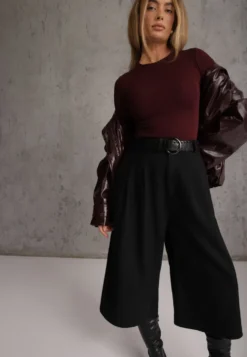 Czarne Wiskozowo-Bawełniane Spodnie Casual Culottes z Paskiem z Klamerką Jumorla