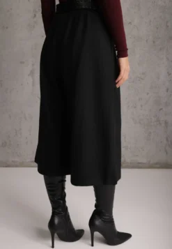 Czarne Wiskozowo-Bawełniane Spodnie Casual Culottes z Paskiem z Klamerką Jumorla