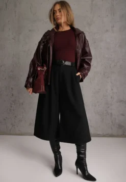 Czarne Wiskozowo-Bawełniane Spodnie Casual Culottes z Paskiem z Klamerką Jumorla