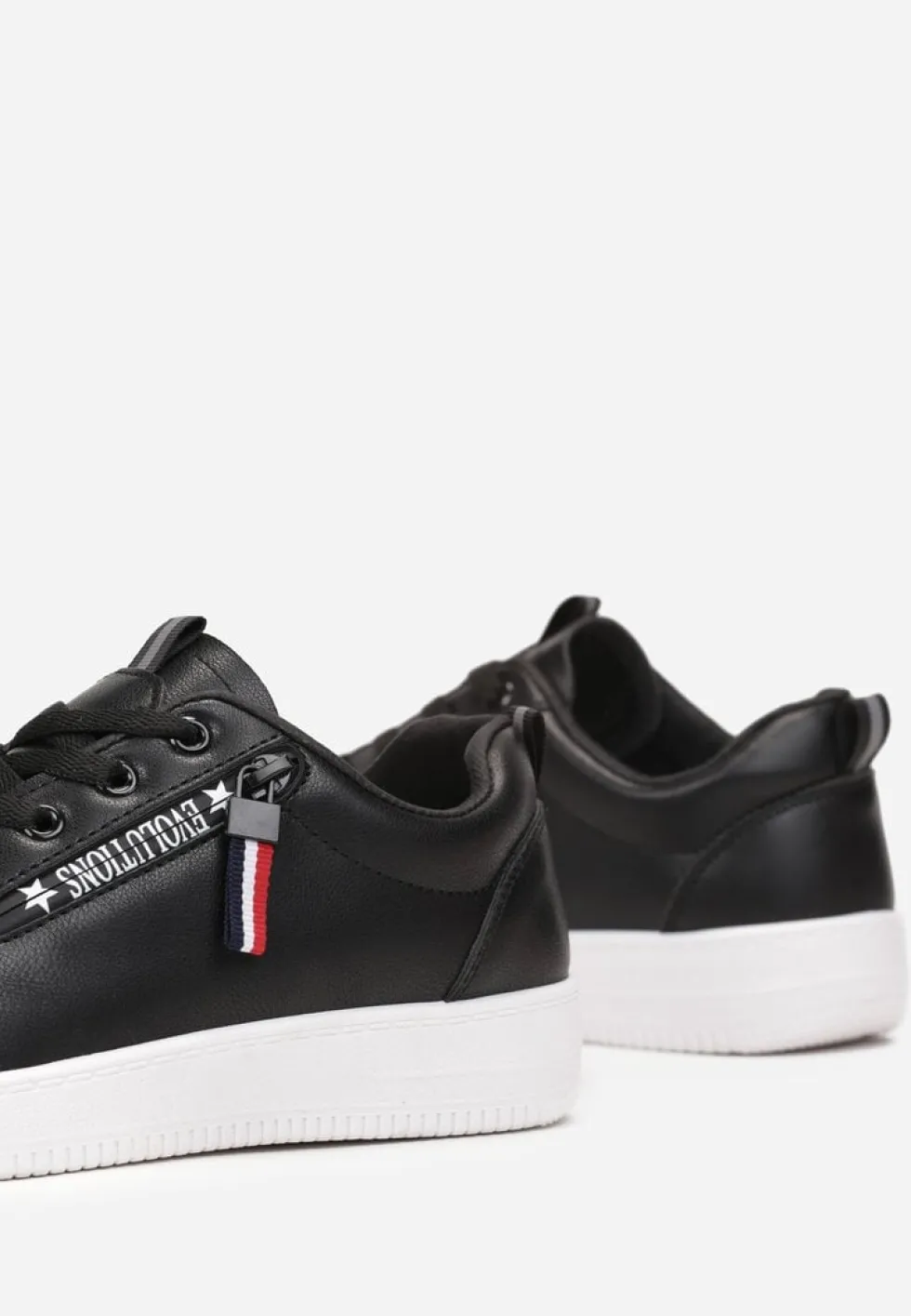 Czarne Wiązane Sneakersy przed Kostkę z Ozdobnym Suwakiem i Naszywką Hypatha