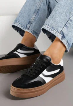 Czarne Zamszowe Sneakersy Tenisówki Ozdobione Geometrycznym Motywem Nalivette