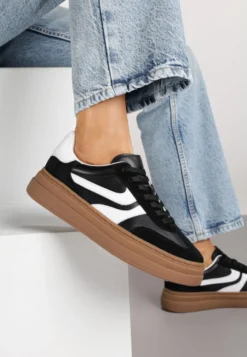 Czarne Zamszowe Sneakersy Tenisówki Ozdobione Geometrycznym Motywem Nalivette