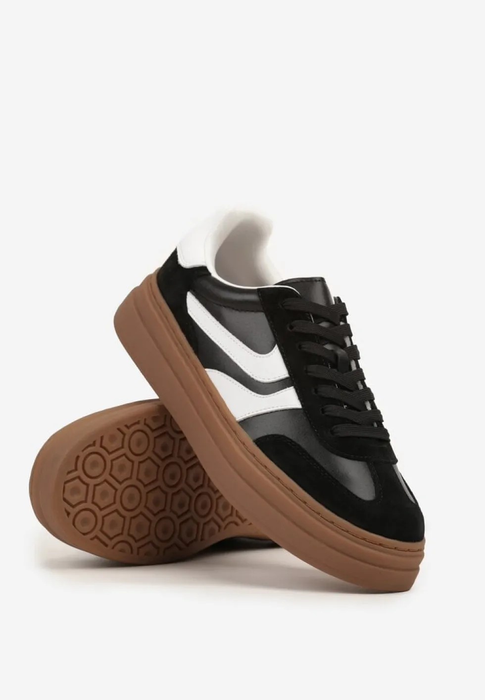 Czarne Zamszowe Sneakersy Tenisówki Ozdobione Geometrycznym Motywem Nalivette