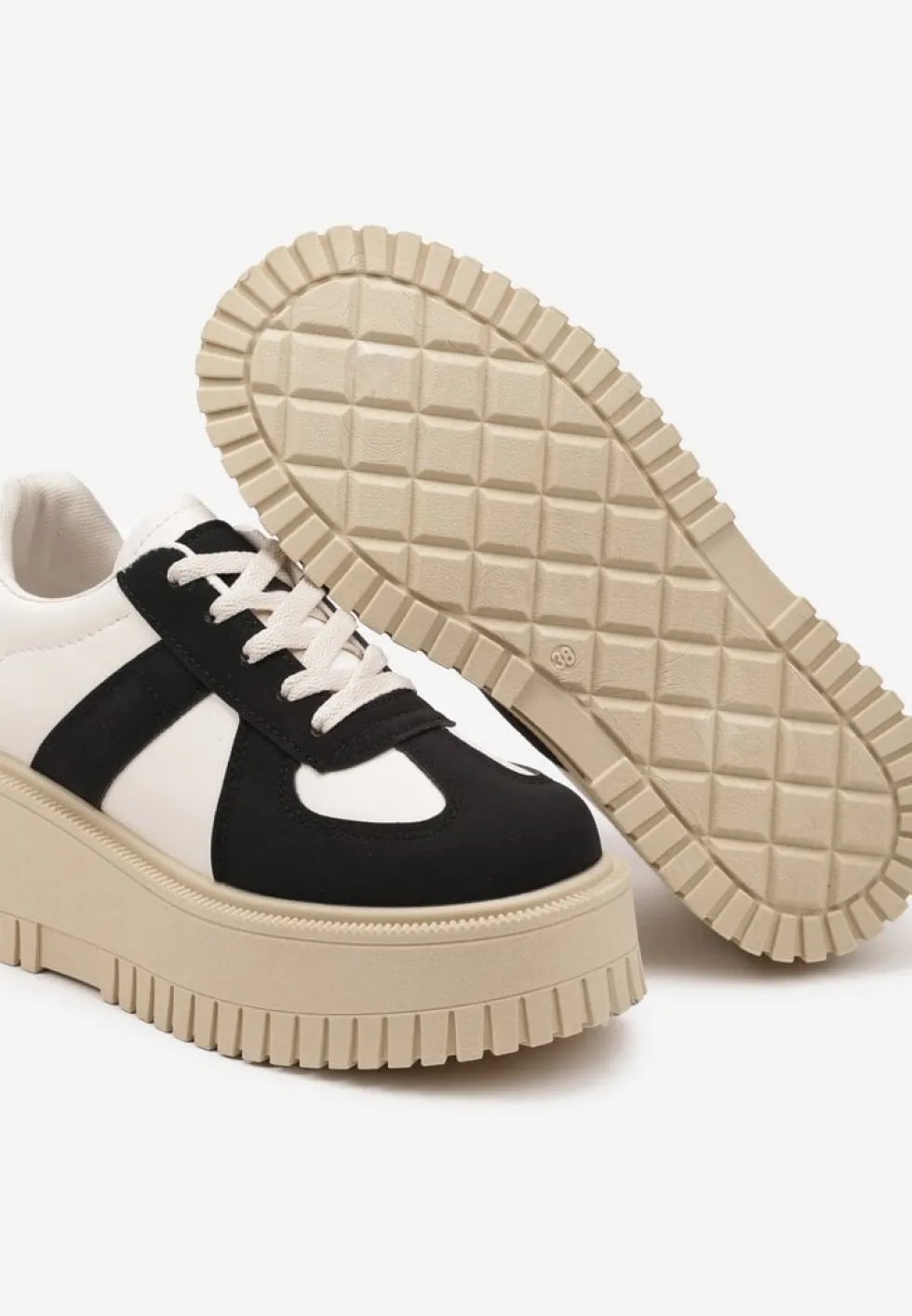 Czarno-Beżowe Sneakersy Typu Tenisówki na Żłobionej Platformie Lorreia